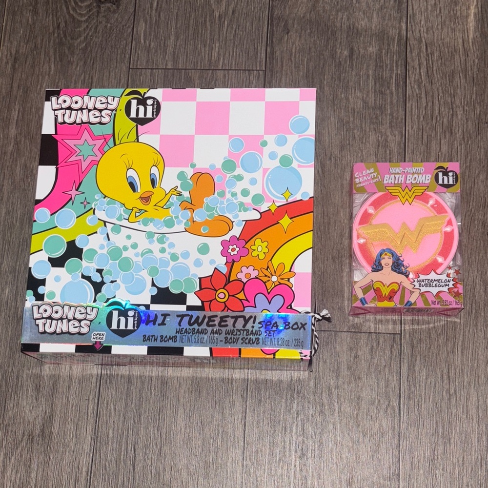 Warner Bros. Looney Tunes Tweety Bath Set - Pink and Yellow + DC bath bomb